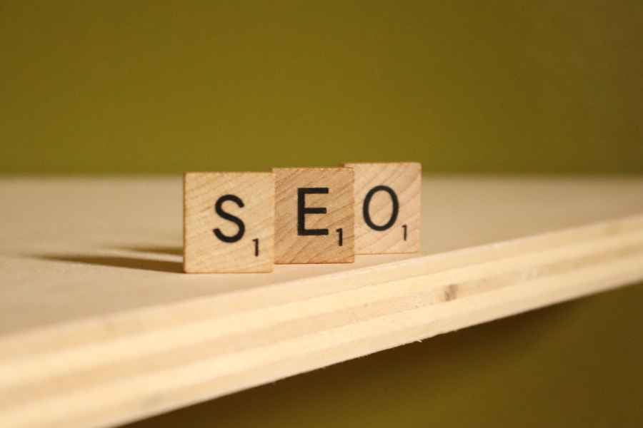 SEO wooden tiles on a table 