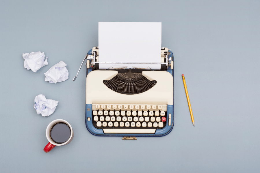 How to Write a Pitch That'll Wow Editors & Clients (+ Examples)